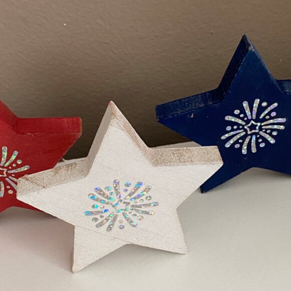 Patriotic Tiered Tray Set of 3 Red White and Blue Wood Stars July 4th Decor - Picture 5 of 6